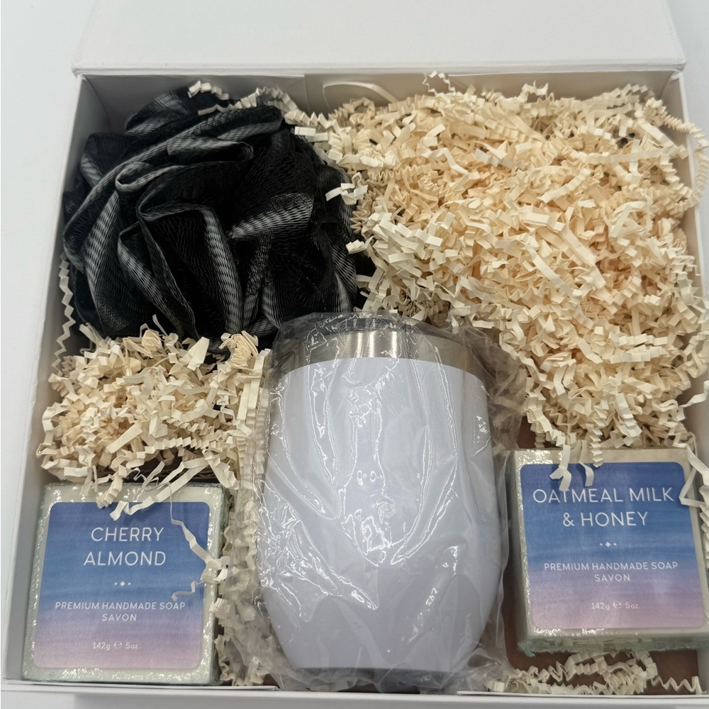 Gift Set New with White‎ Tumbler and Handmade Soaps NIB Ships next day